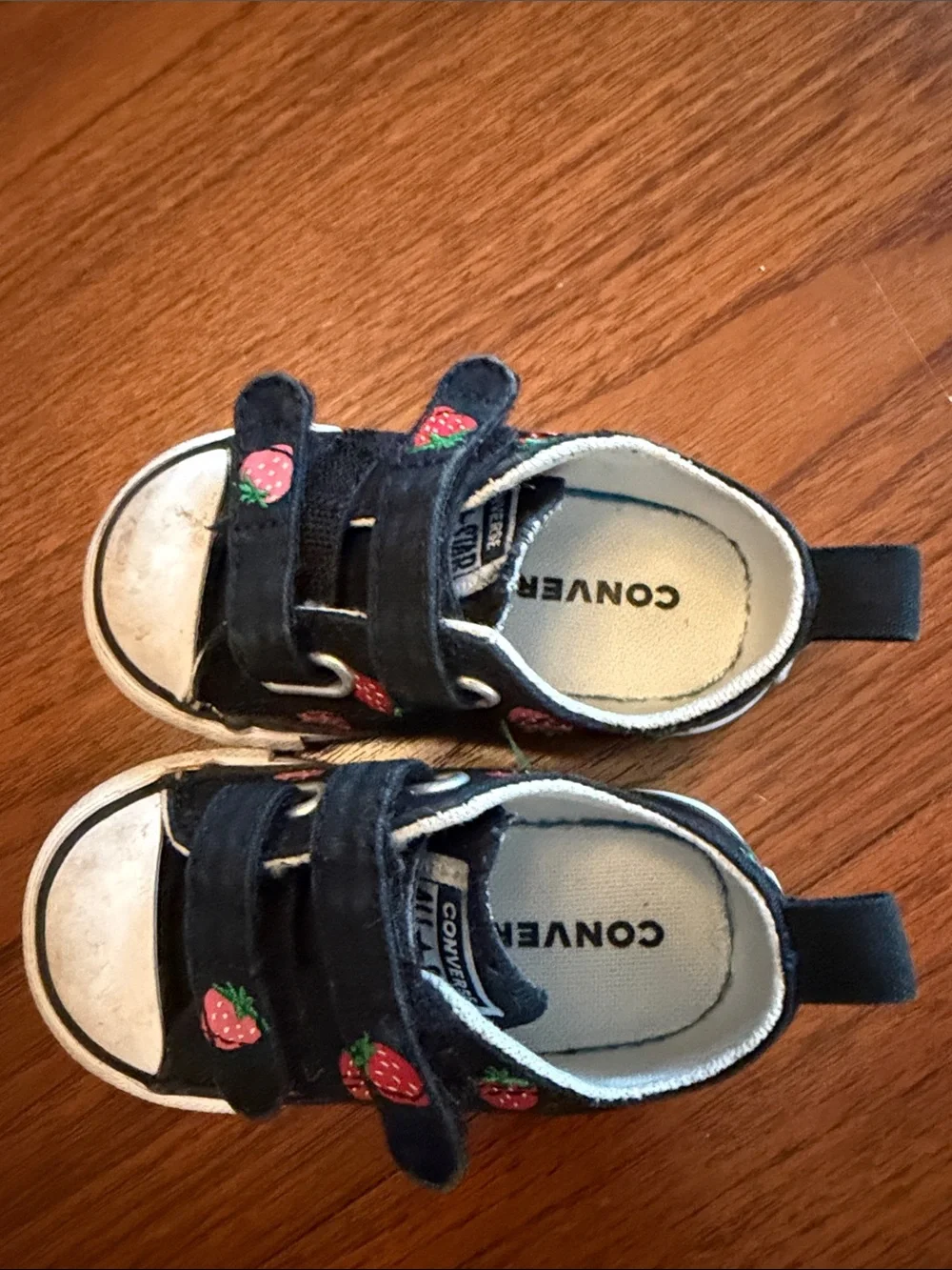 Black Kids 4c Strawberry converse Sneakers